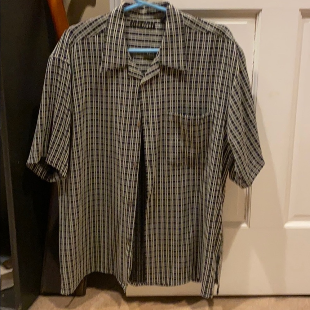 Men’s short sleeve button down shirt
